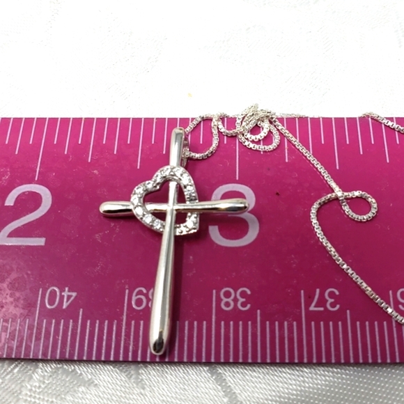 🆕️ 925 Sterling Silver Cross Heart CZ Pendant with 18" Box Chain - Picture 5 of 6